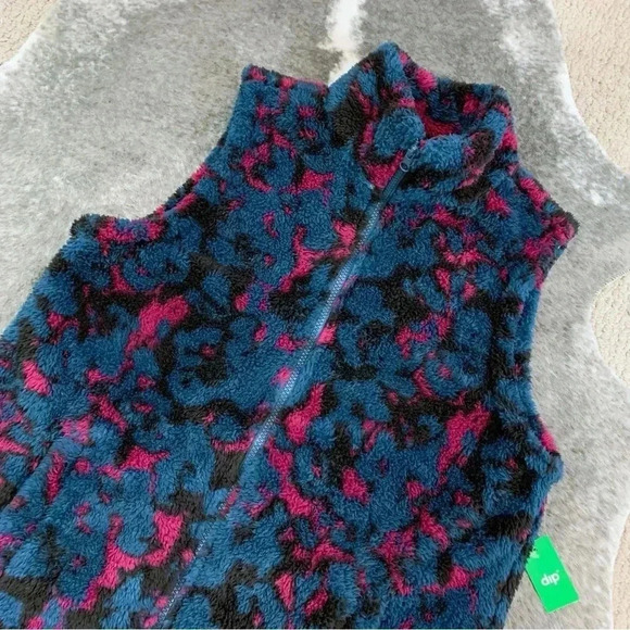 NWT Cozy Zip Up Vest - Picture 2 of 12